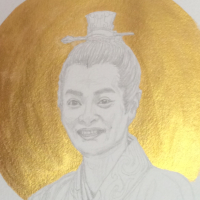 smiling Yujin portrait, gold background